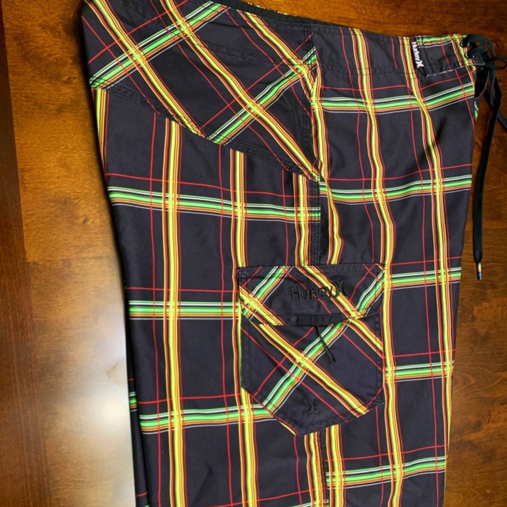 Men’s NEW Hurley Swim Trunks 34 black neon plaid